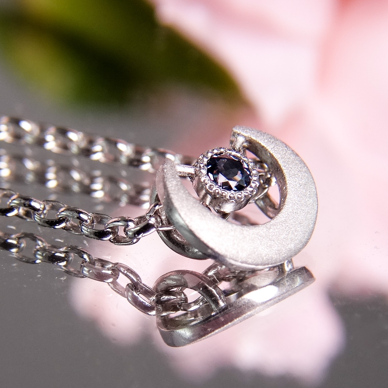 親子でお揃い　星座石のペンダント