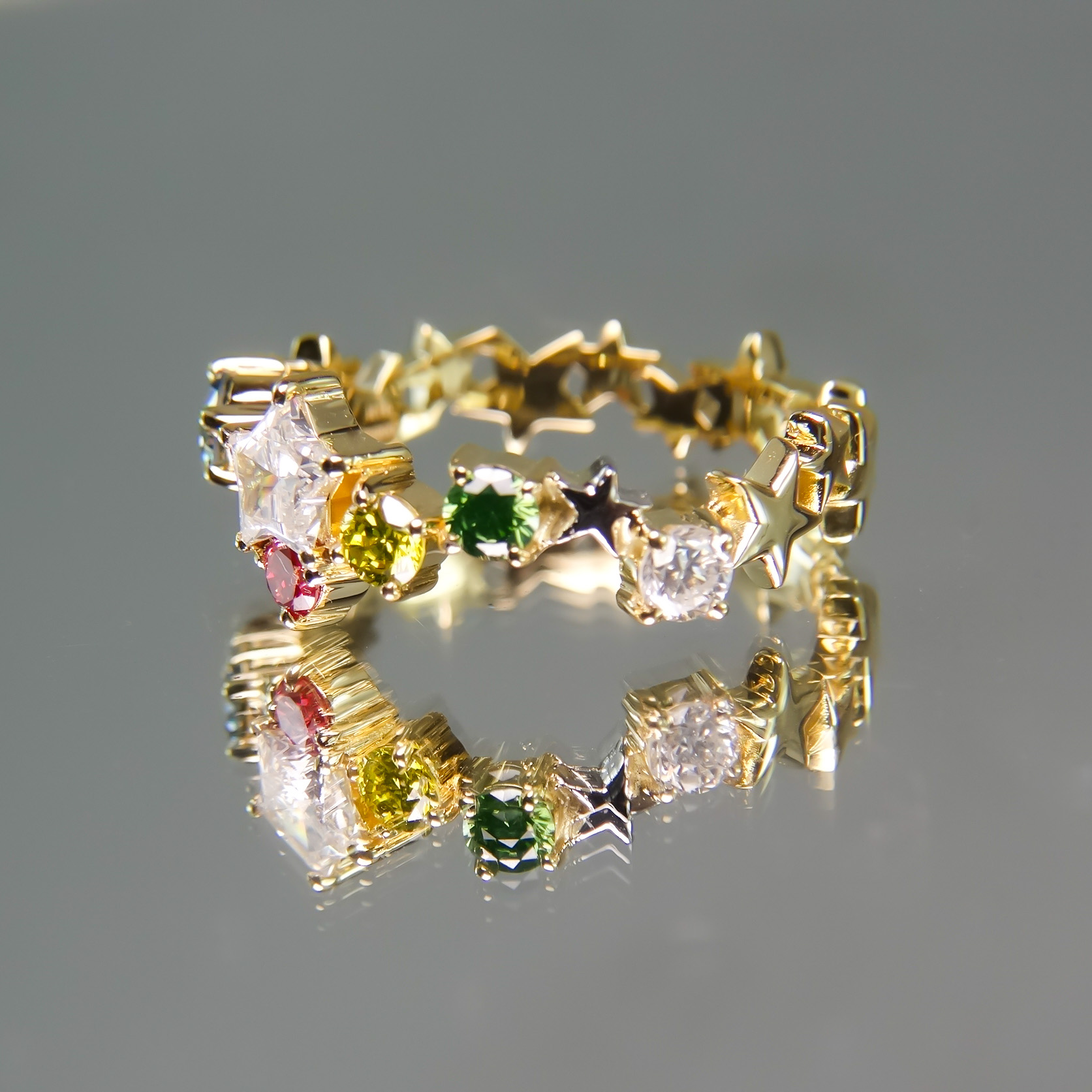 永遠の希望 星のダイアモンドと唯一無二のカラーダイアたちのスターリング