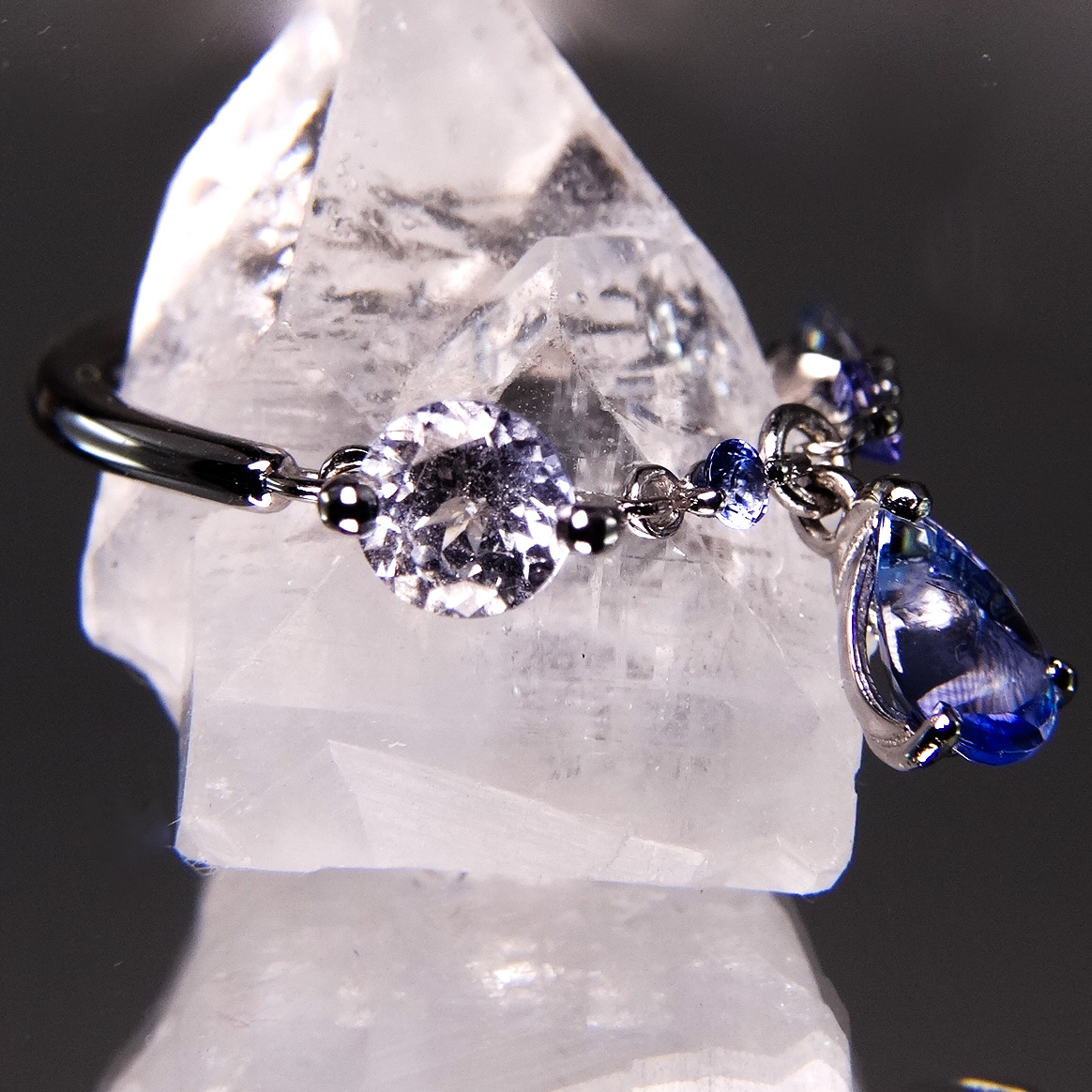 青いきらめきの連鎖　エレメジェバイトのリング