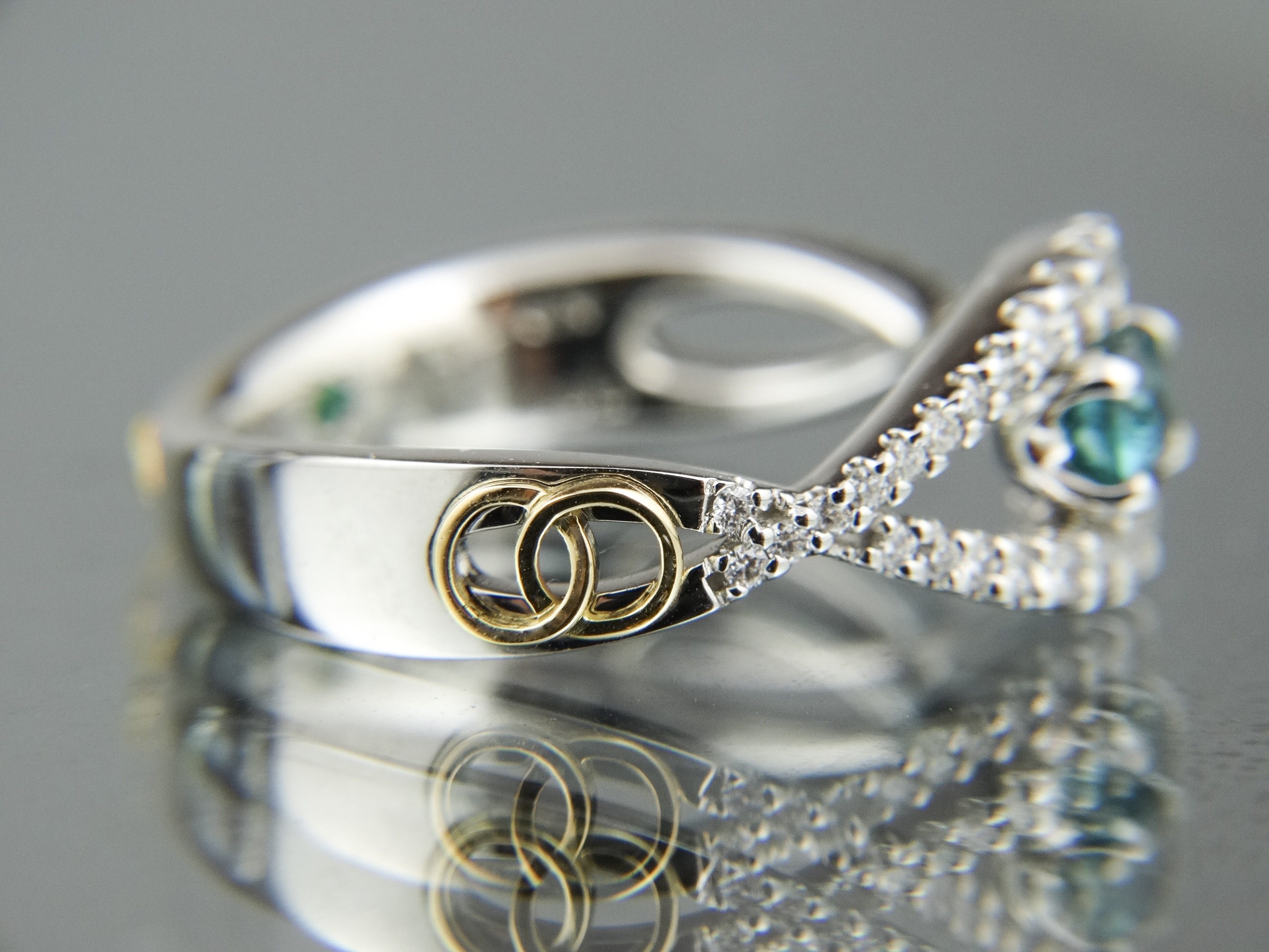 氷のきらめき　グランディディエライトリング